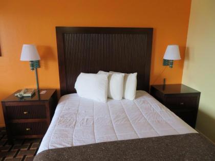 Royal Crest Motel - image 5