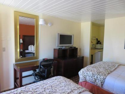 Royal Crest Motel - image 8