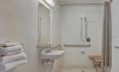 Motel 6-Medford OR - image 2
