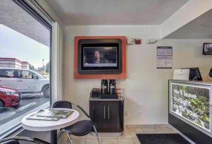 Motel 6-Medford OR - image 6
