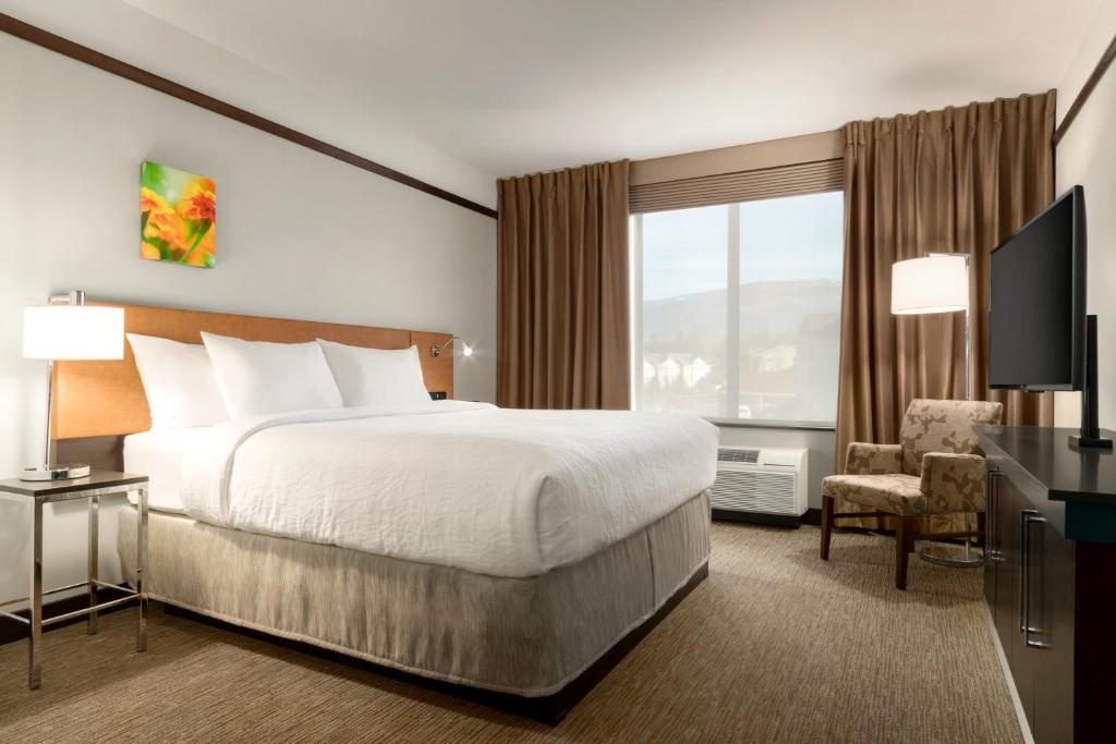 Hilton Garden Inn Medford - image 3