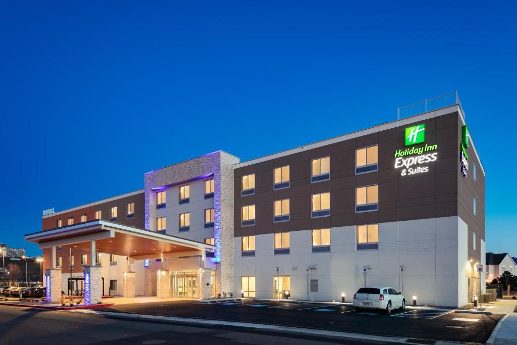 Holiday Inn Express & Suites - Medford an IHG Hotel - main image