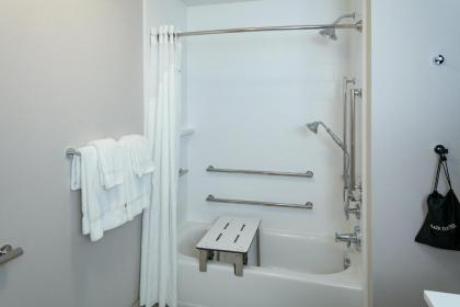 Holiday Inn Express & Suites - Medford an IHG Hotel - image 14