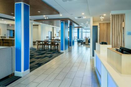 Holiday Inn Express & Suites - Medford an IHG Hotel - image 3