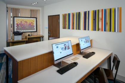 Holiday Inn Express & Suites - Medford an IHG Hotel - image 5