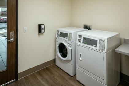 Holiday Inn Express & Suites - Medford an IHG Hotel - image 9