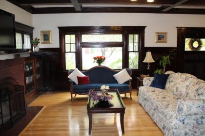 Lady Geneva Bed & Breakfast - image 10
