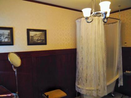 Lady Geneva Bed & Breakfast - image 12