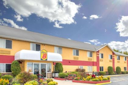 Super 8 by Wyndham Medina - image 1