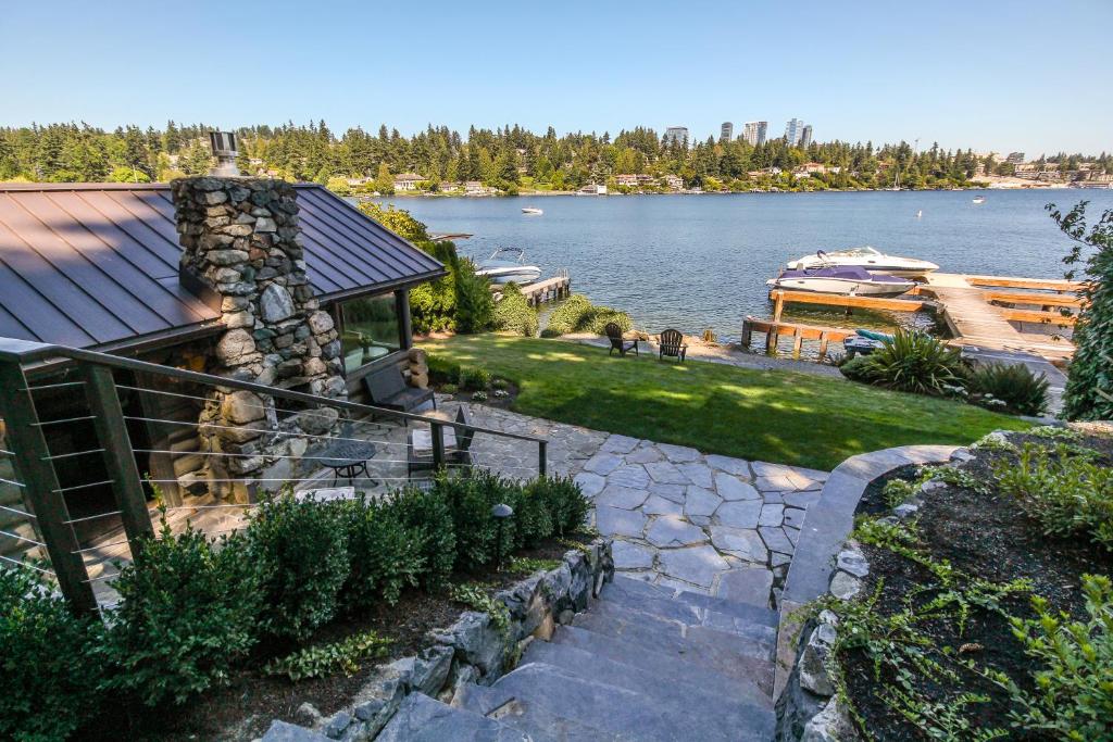 Little Log Cabin on Lake Washington - main image