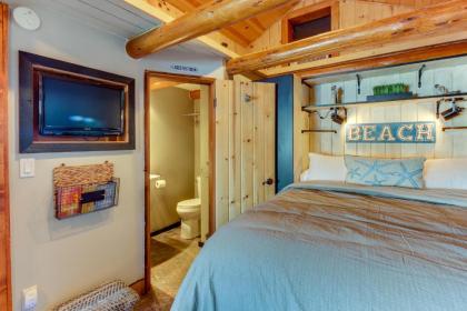 Little Log Cabin on Lake Washington - image 13