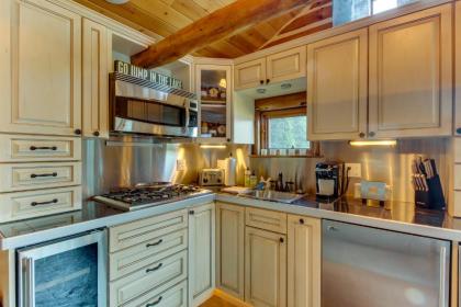 Little Log Cabin on Lake Washington - image 2