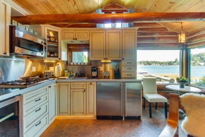 Little Log Cabin on Lake Washington - image 3