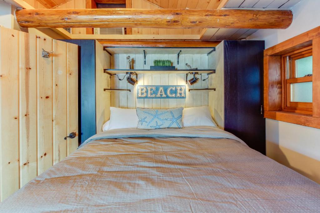 Little Log Cabin on Lake Washington - image 5