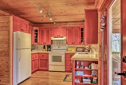 Roomy Riverfront Trout Valley Cabin with Fishing! - image 12