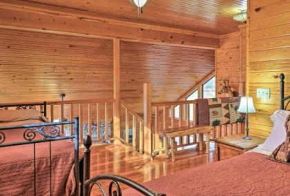 Roomy Riverfront Trout Valley Cabin with Fishing! - image 14