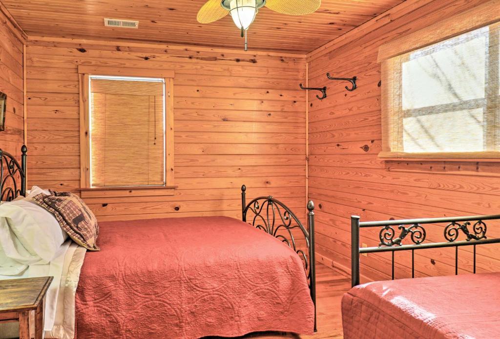 Roomy Riverfront Trout Valley Cabin with Fishing! - image 3