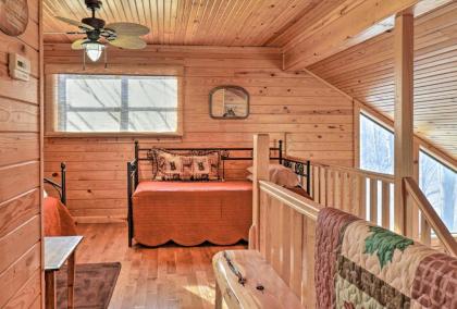 Roomy Riverfront Trout Valley Cabin with Fishing! - image 9