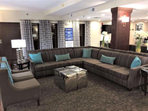 Best Western Plus Galleria Inn & Suites - image 3