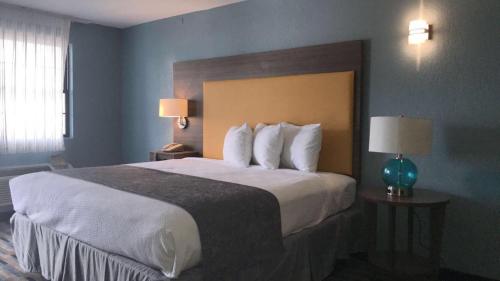 Budgetel Inn & Suites Memphis - image 3