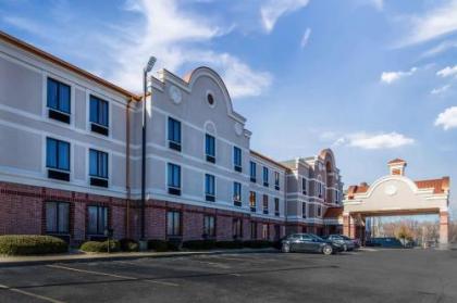 Comfort Inn & Suites Airport-American Way Memphis - image 4