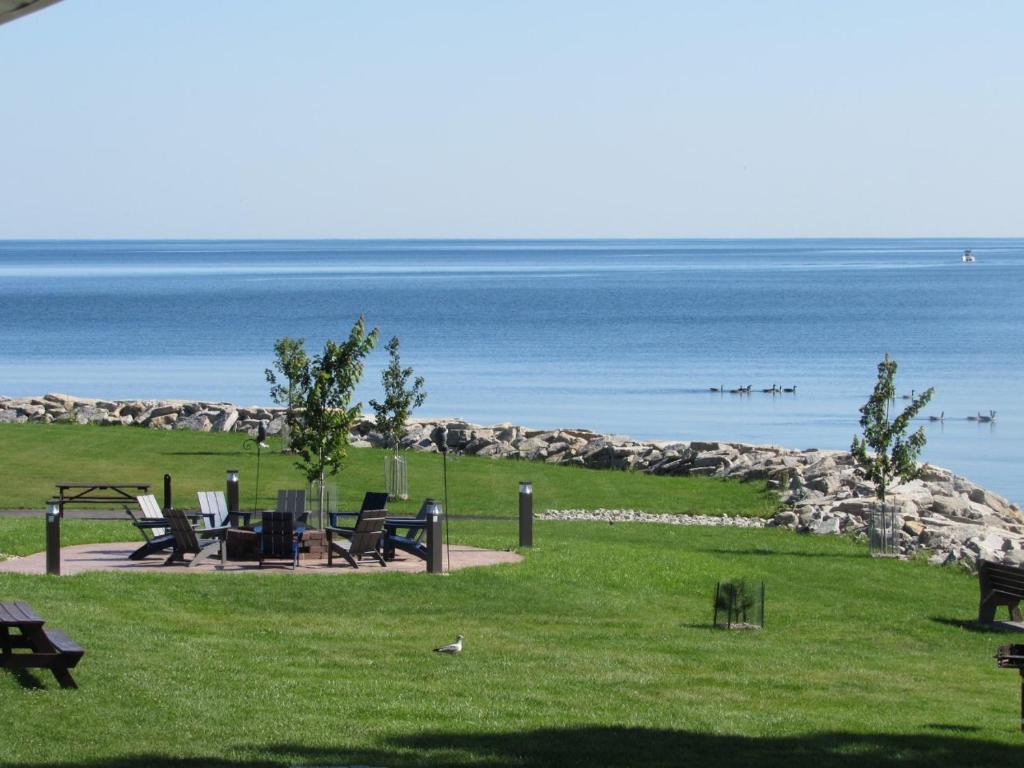 AmericInn by Wyndham Menominee - main image