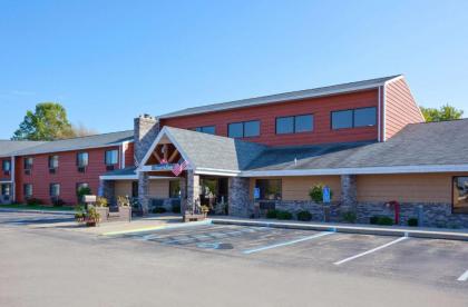 AmericInn by Wyndham Menominee - image 2