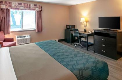 Econo Lodge On the Bay - image 3