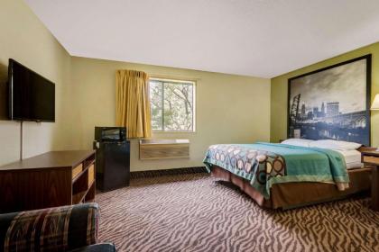 Super 8 by Wyndham Mentor/Cleveland Area - image 12