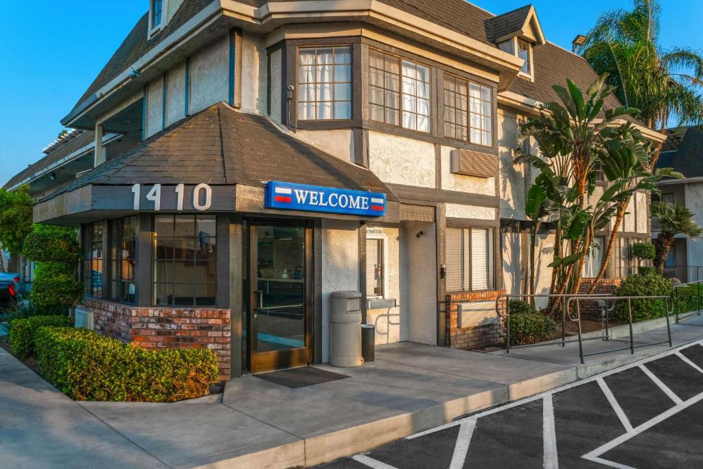 Motel 6-Merced CA - North - main image
