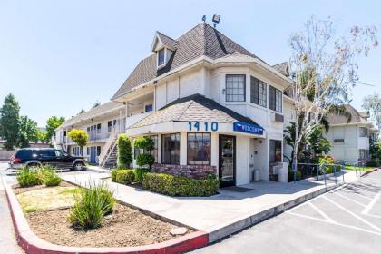 Motel 6-Merced CA - North - image 2