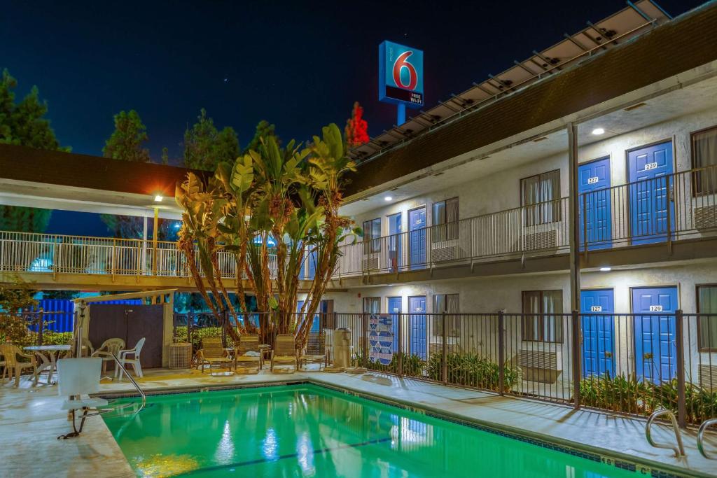 Motel 6-Merced CA - North - image 3
