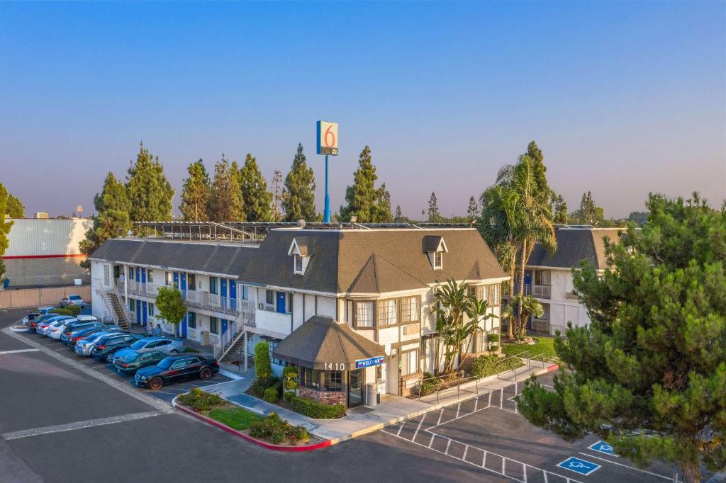 Motel 6-Merced CA - North - image 5