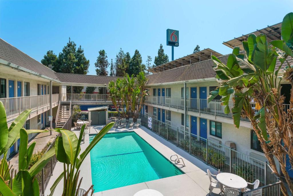 Motel 6-Merced CA - North - image 6