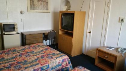 San Joaquin Motel - image 12
