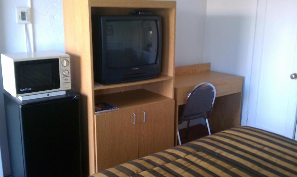 San Joaquin Motel - image 6