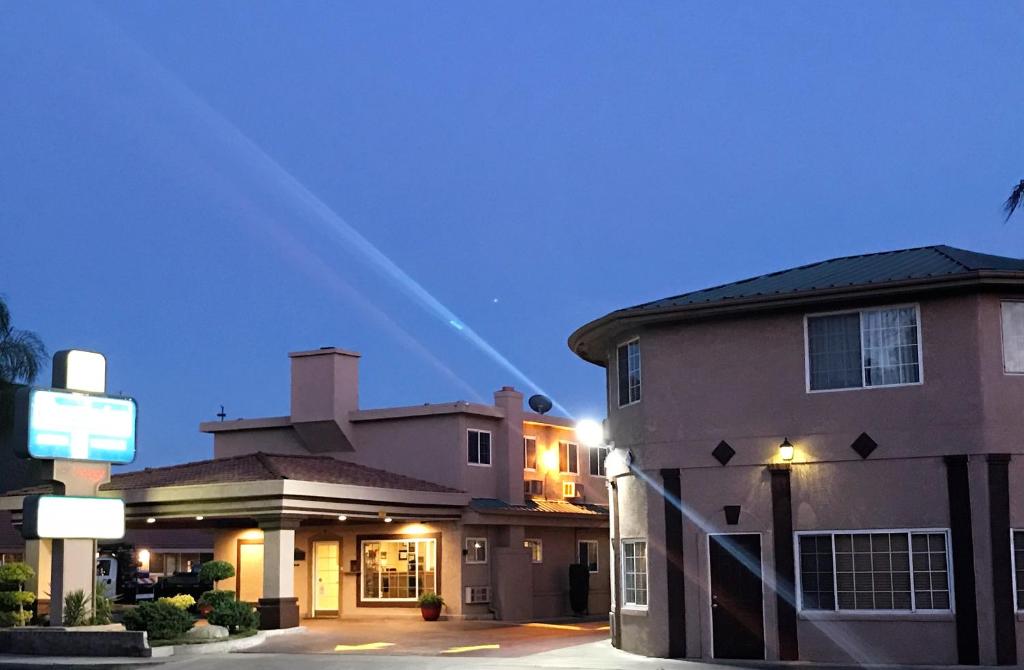 Travelodge by Wyndham Merced Yosemite - main image