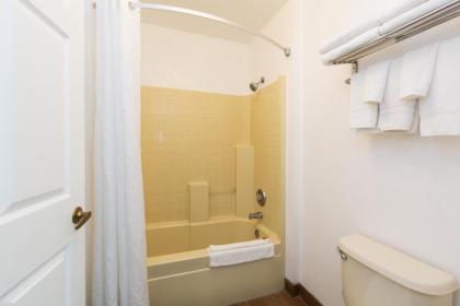 Travelodge by Wyndham Merced Yosemite - image 15