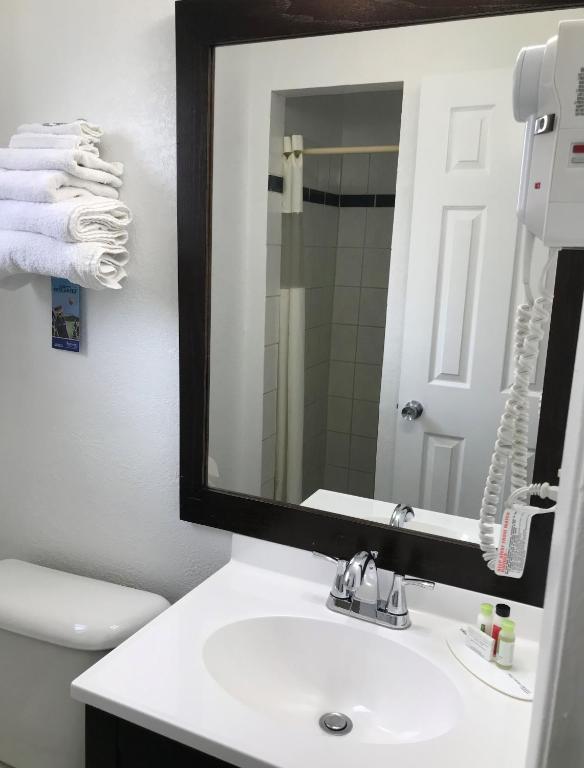 Travelodge by Wyndham Merced Yosemite - image 2