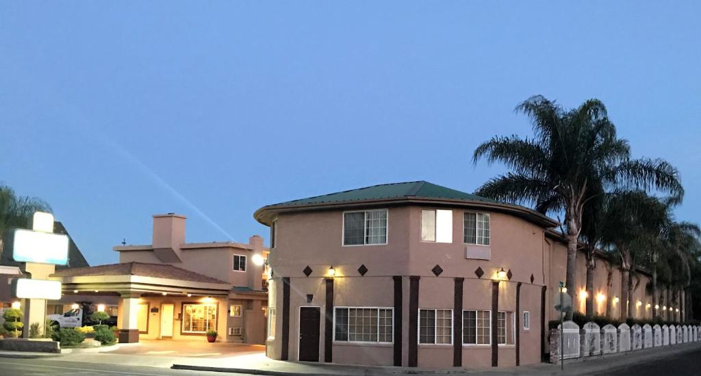 Travelodge by Wyndham Merced Yosemite - image 3