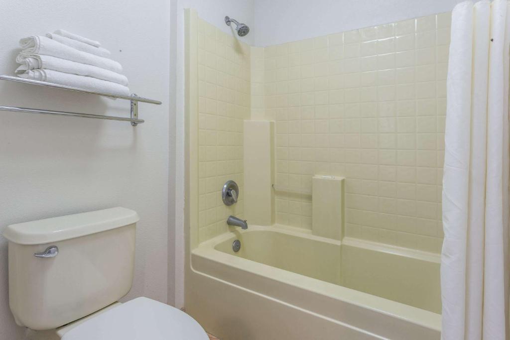 Travelodge by Wyndham Merced Yosemite - image 4