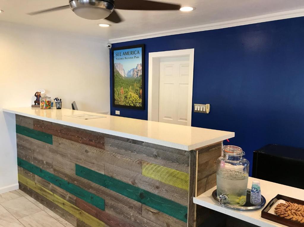 Travelodge by Wyndham Merced Yosemite - image 6