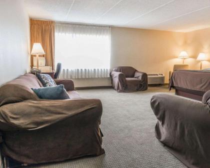 Rodeway Inn - image 12