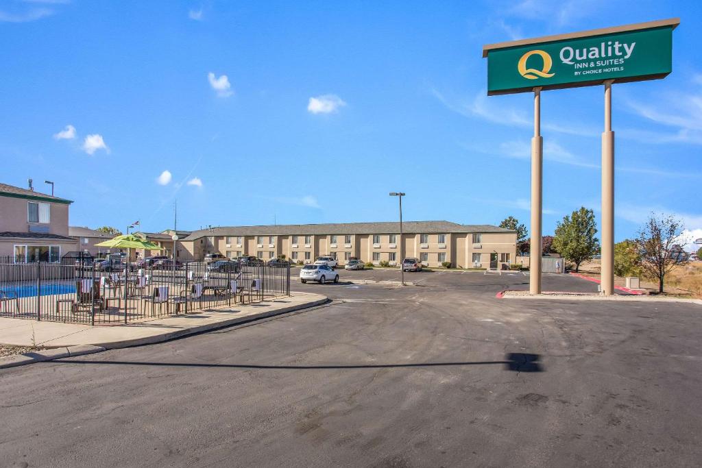 Quality Inn & Suites - image 2