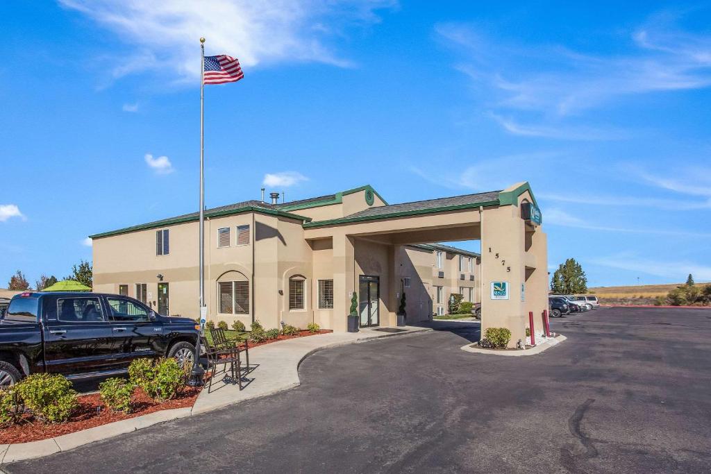 Quality Inn & Suites - image 3