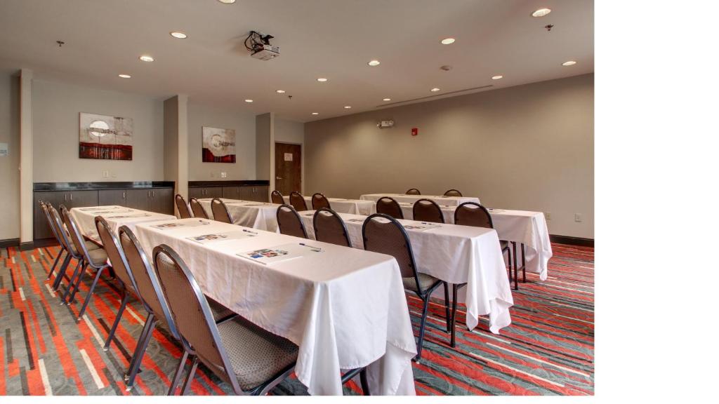 Holiday Inn Express Hotel & Suites Meridian an IHG Hotel - image 5
