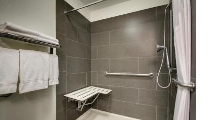 Holiday Inn Express Hotel & Suites Meridian an IHG Hotel - image 6