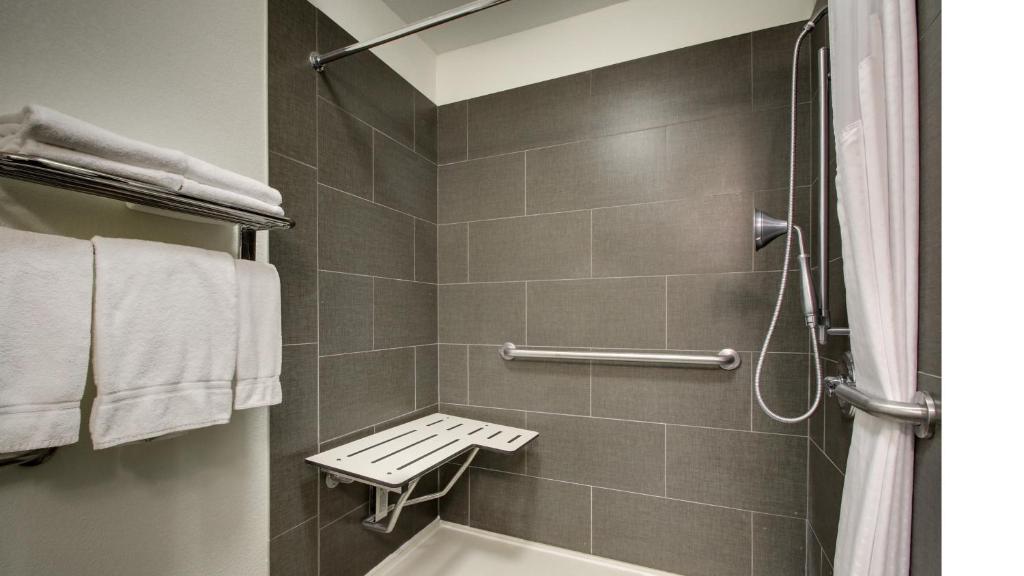 Holiday Inn Express Hotel & Suites Meridian an IHG Hotel - image 6