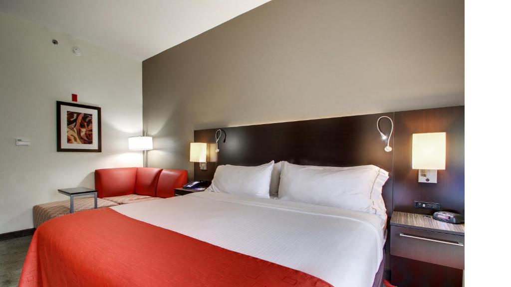 Holiday Inn Express Hotel & Suites Meridian an IHG Hotel - image 7