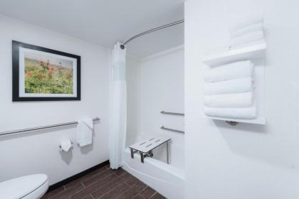 Hampton Inn Meridian - image 14